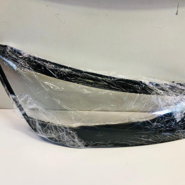 Second image of Audi A1 replacement headlight lens - Right side