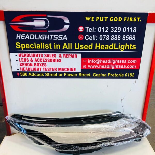Second image of Range Rover Evoque L551 replacement headlight lens - Right side