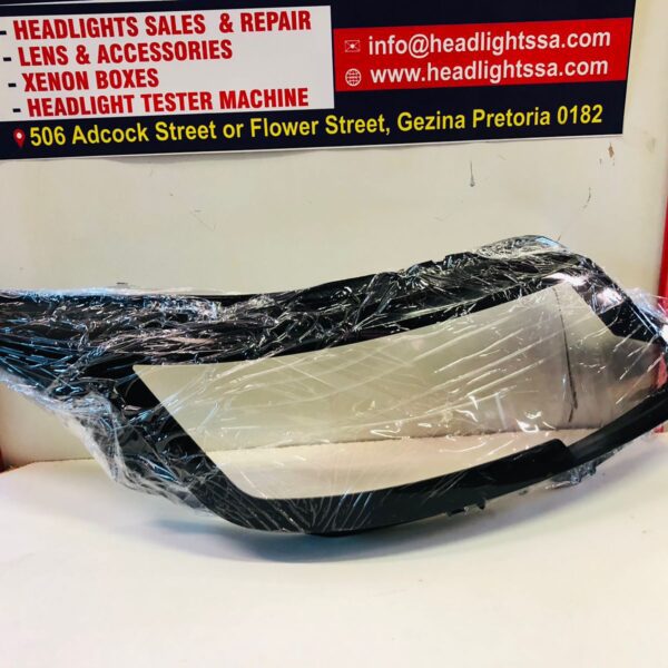 Second image of Land Rover Vogue replacement headlight lens - Right side