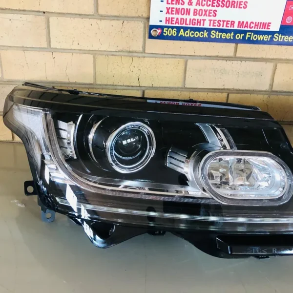 Second image of Land Rover Vogue L405 Xenon Headlight – Right Side
